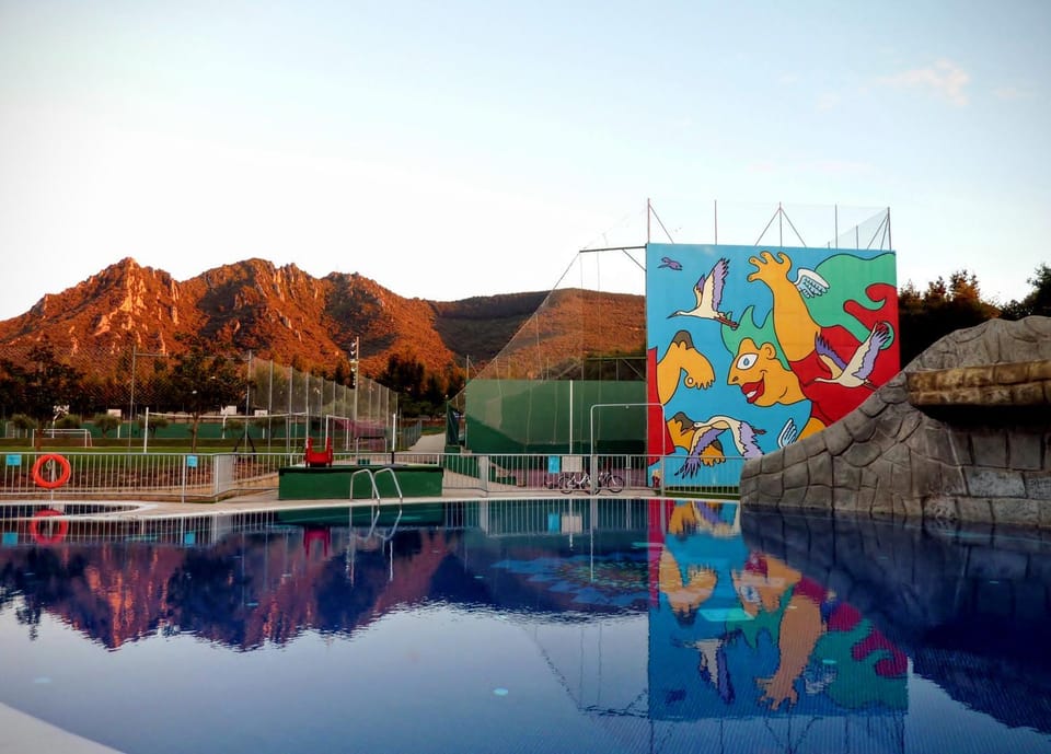 Swimming pool