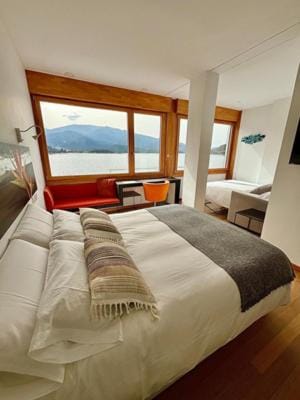 Bed, Photo of the whole room, Bedroom, Mountain view