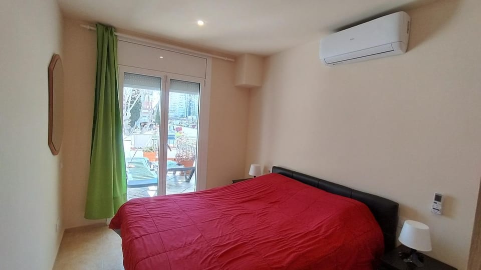 Bedroom, air conditioner