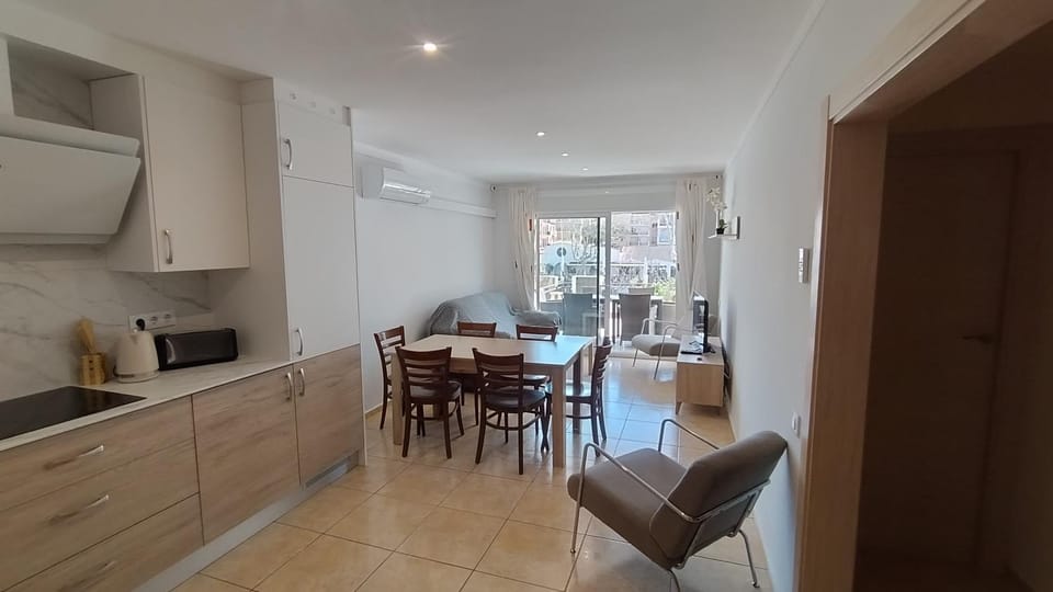 Dining area, kitchen