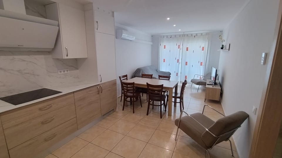 Dining area, kitchen