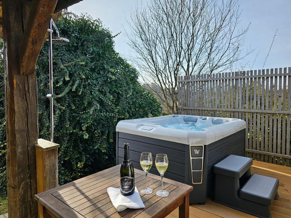 Property building, Patio, Natural landscape, Hot Tub, Pool view