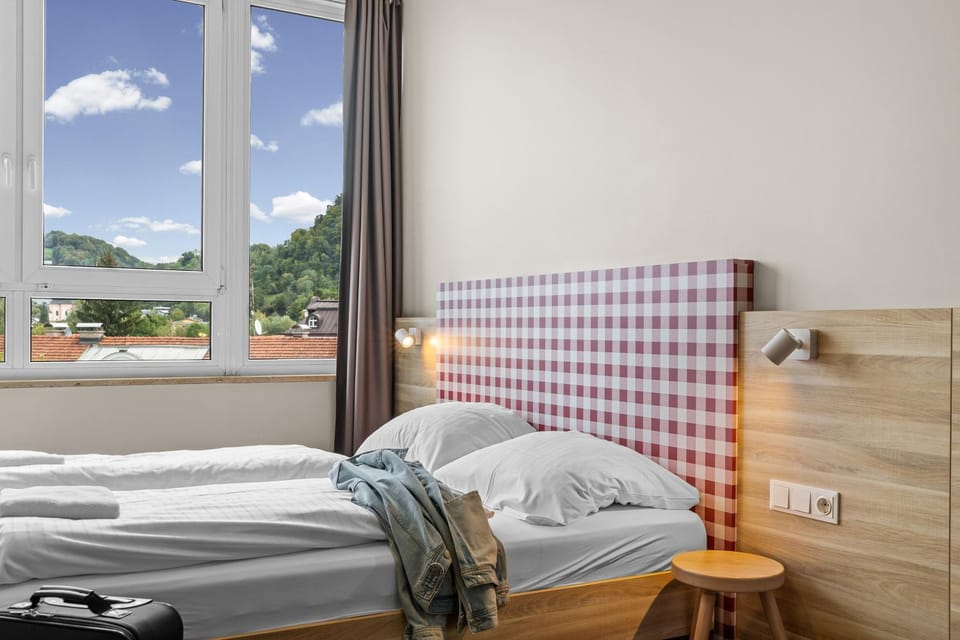 Bedroom, Mountain view