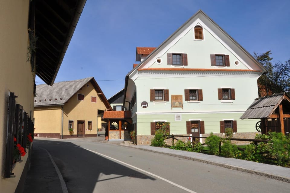 Facade/entrance, Area and facilities