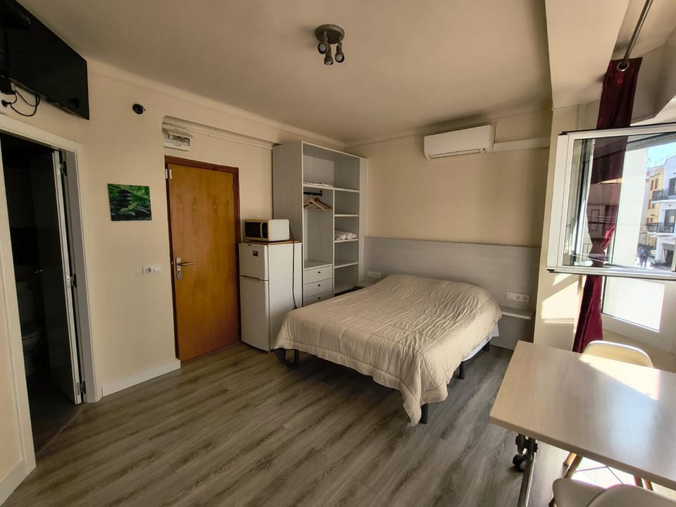 wardrobe, air conditioner
