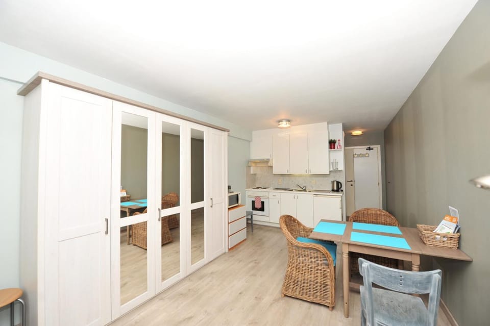 Toffe studio op 300m van de zeedijk van Oostende Apartment in Ostend