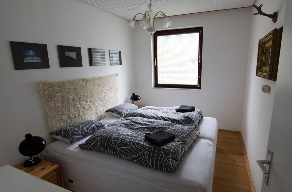 Bedroom, bunk bed
