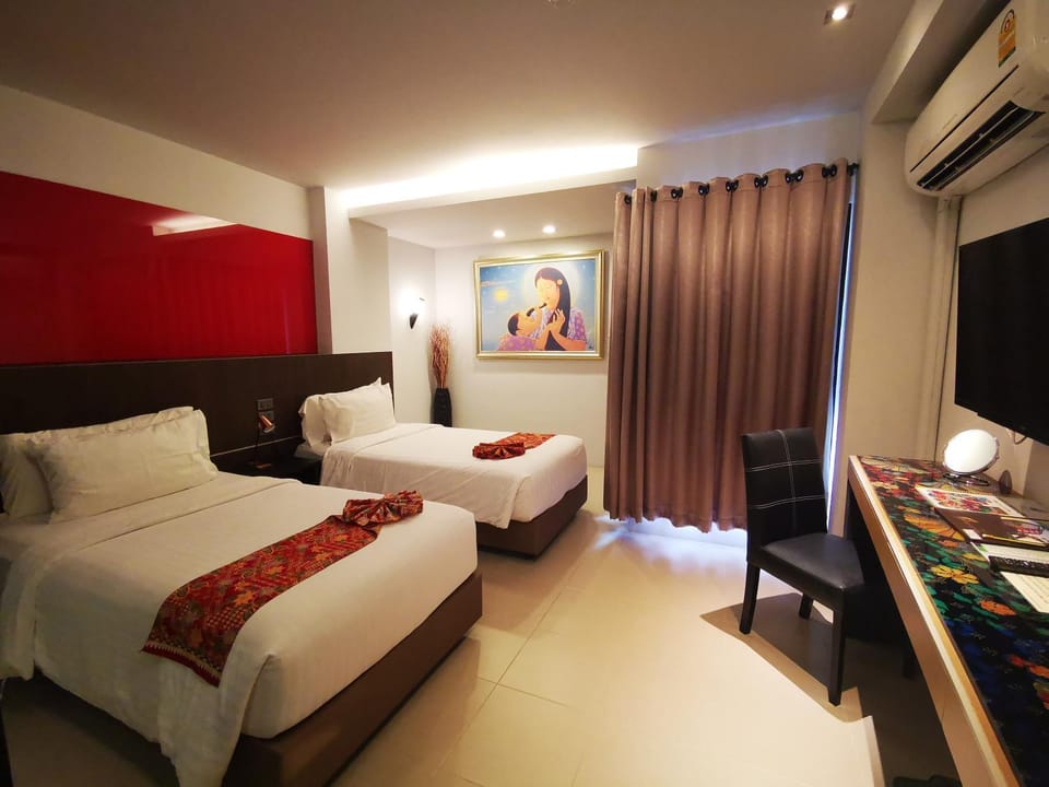 Photo of the whole room, Bedroom