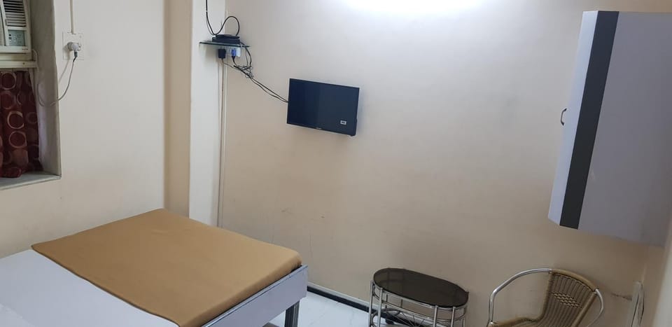 New Metro Guest House Bed and Breakfast in Mumbai