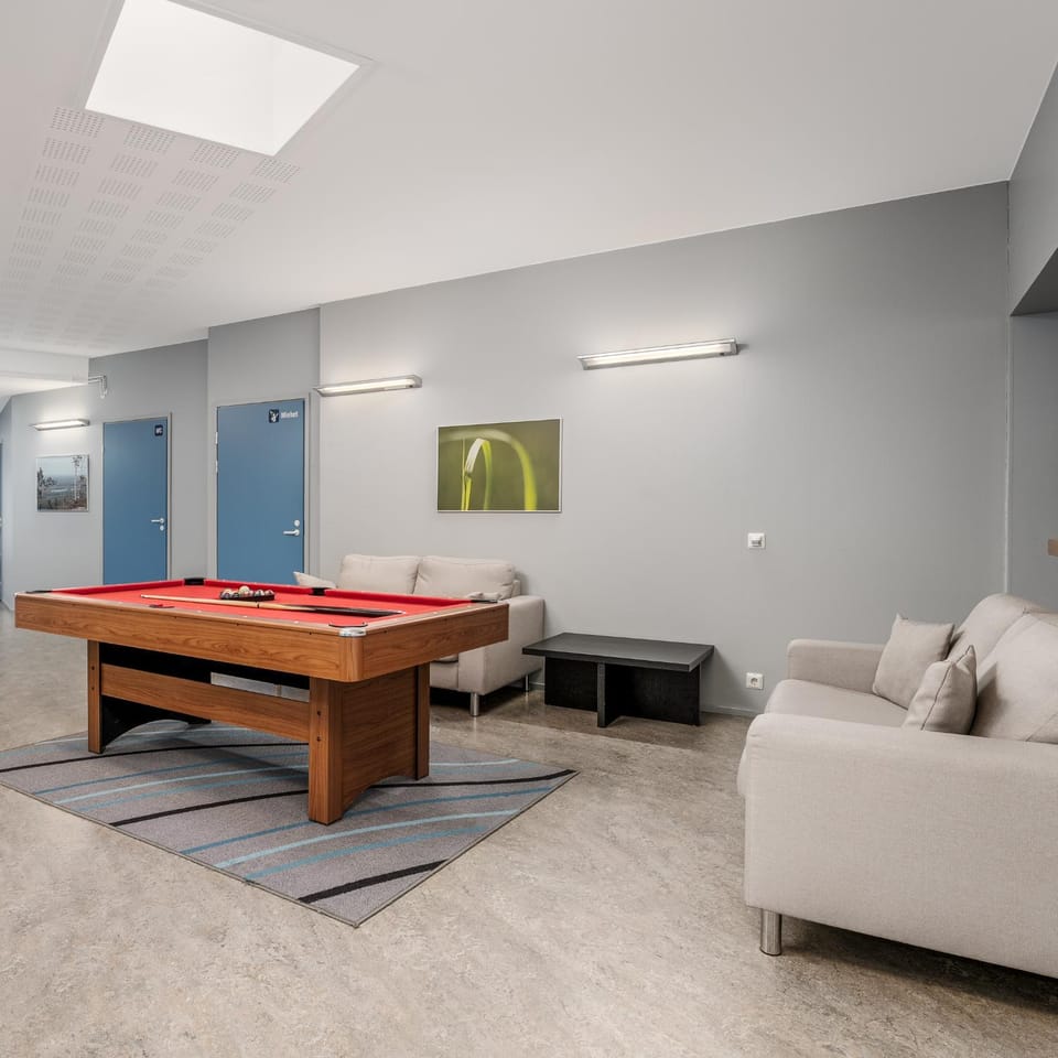 Billiard, Seating area