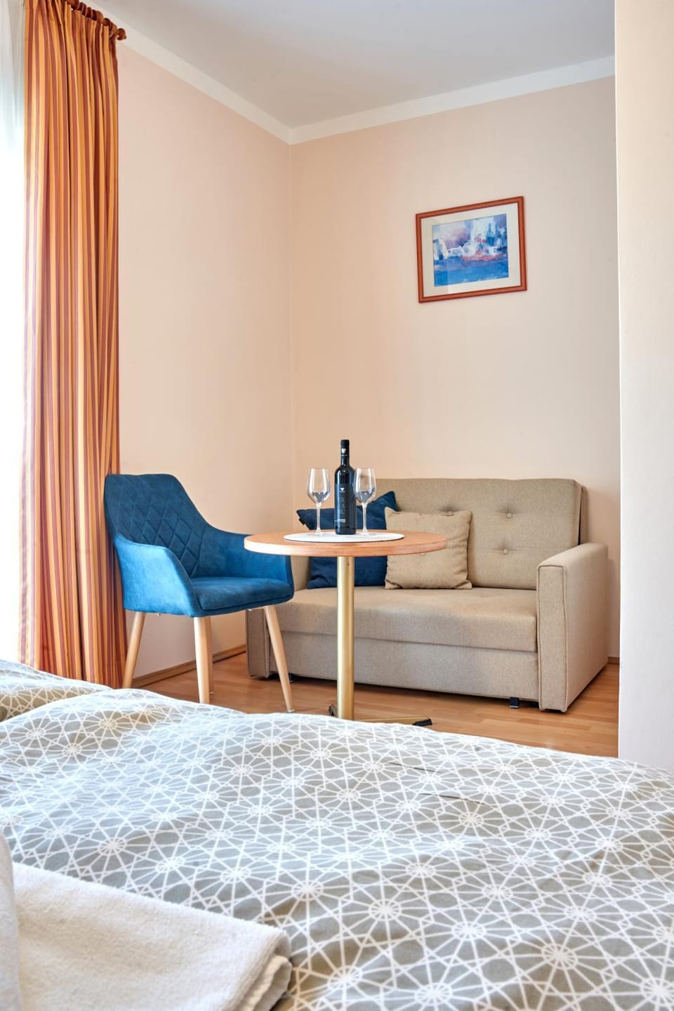 Bed, Photo of the whole room, Seating area, Bedroom