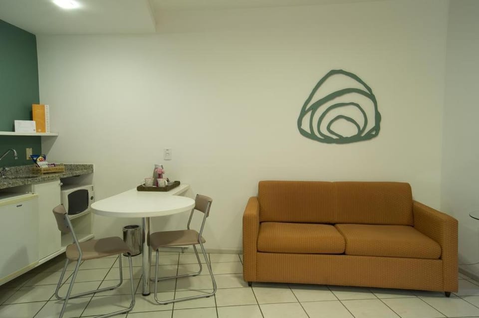 Coffee/tea facilities, Kitchen or kitchenette, Living room, Dining area, Bedroom