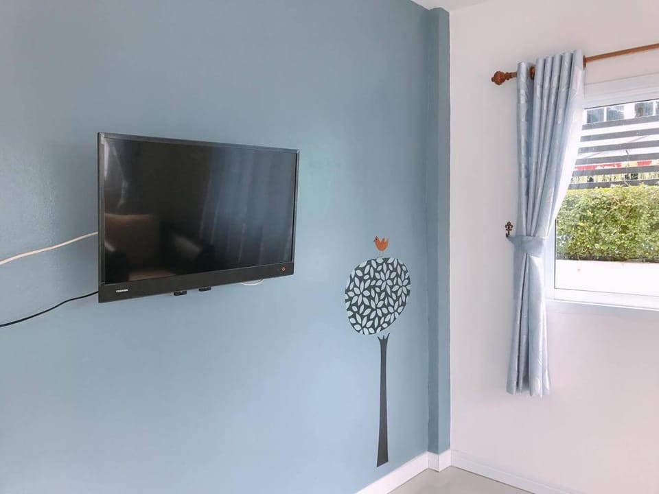 TV and multimedia, Bedroom, Pool view