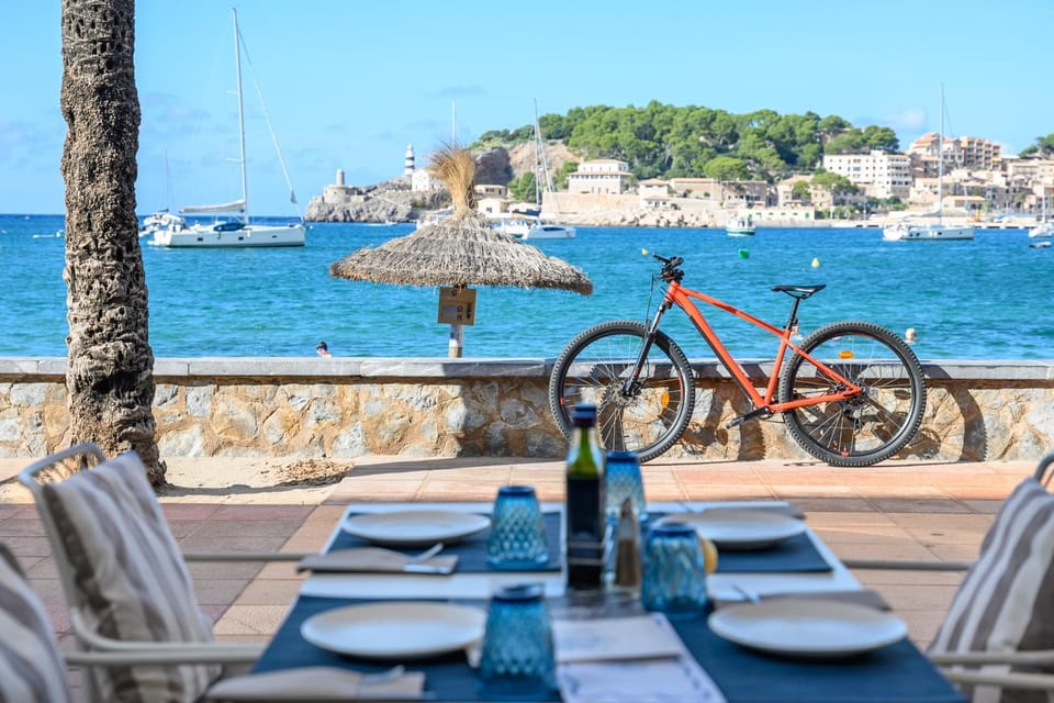 Restaurant/places to eat, Off site, Day, Natural landscape, Cycling, Sea view