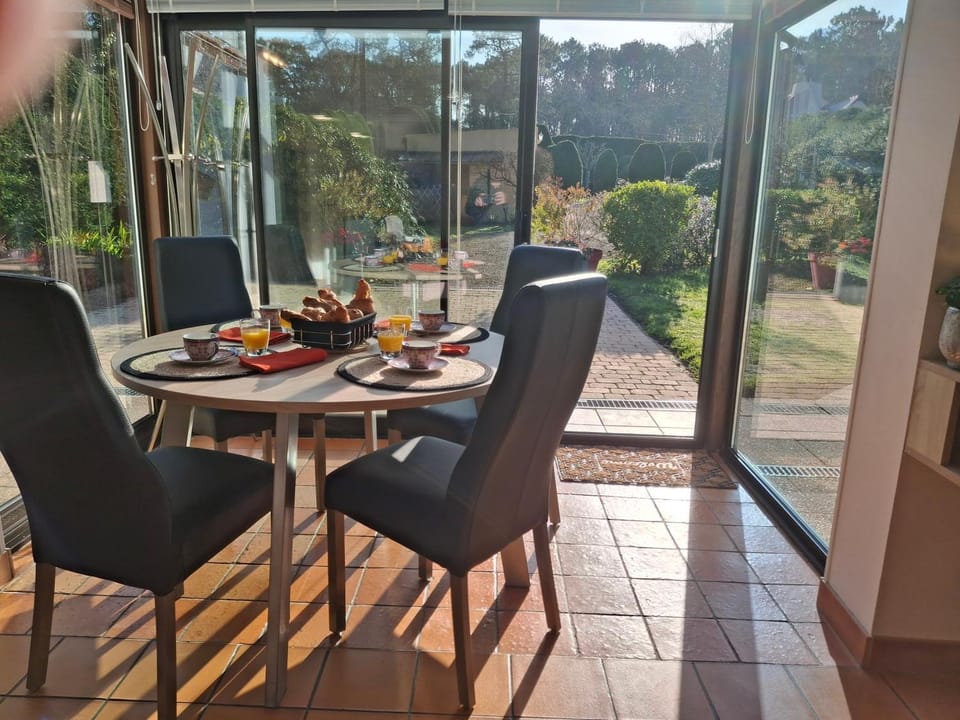 Dining area, Garden view