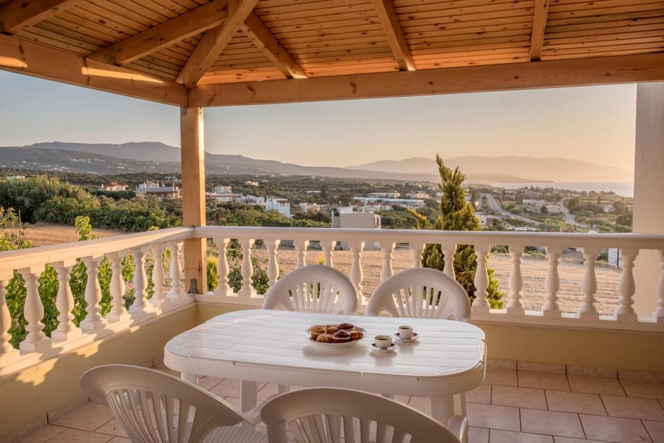 View (from property/room), Balcony/Terrace, City view, Garden view, Mountain view, Pool view, Sea view, Street view
