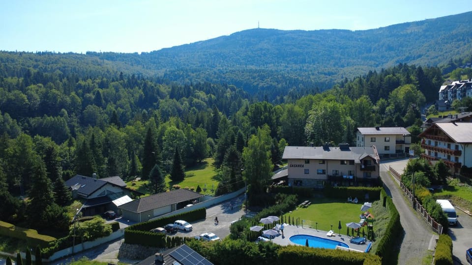 Property building, Spring, Day, Natural landscape, Bird's eye view, Mountain view, Pool view, Swimming pool, sunbed