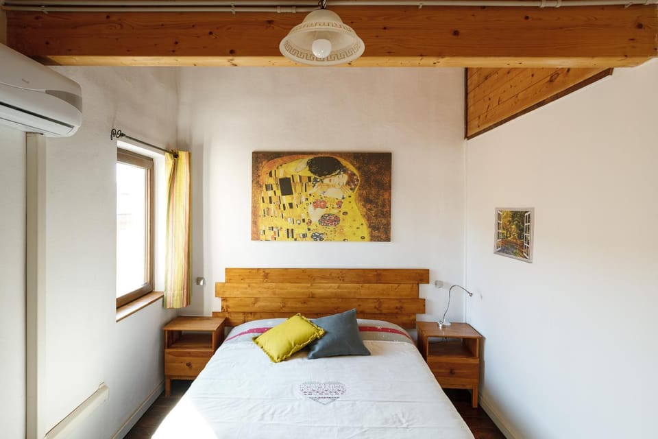 Bedroom, air conditioner