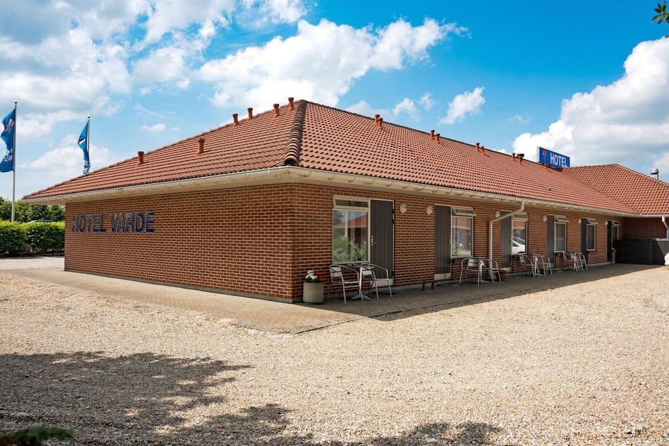 Property building, Day