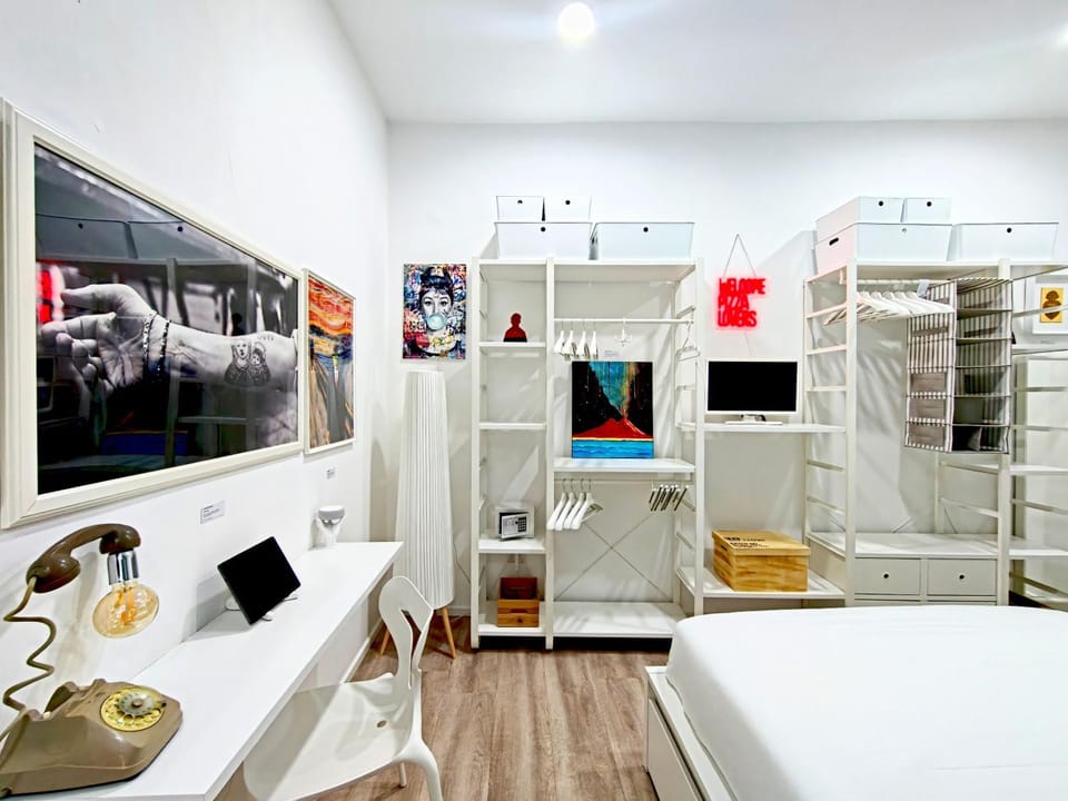 Photo of the whole room, Decorative detail, Bedroom