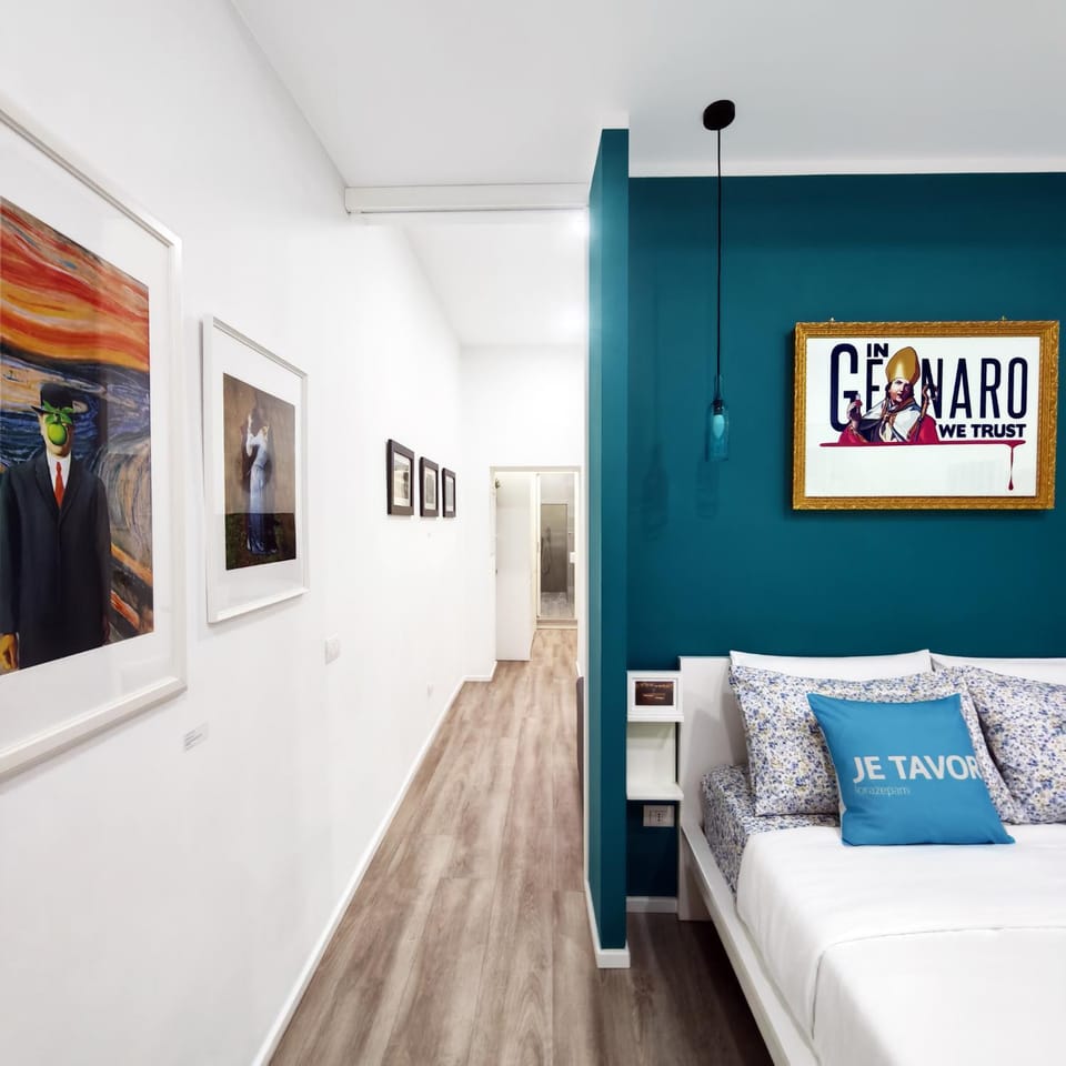 Bed, Photo of the whole room, Decorative detail, Bedroom