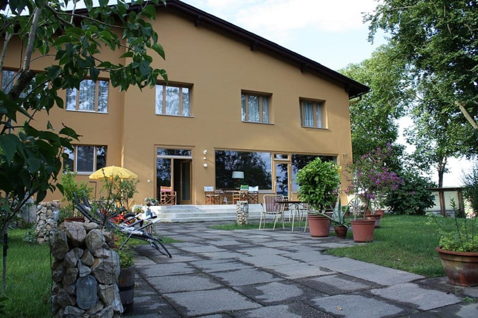 Facade/entrance, Balcony/Terrace