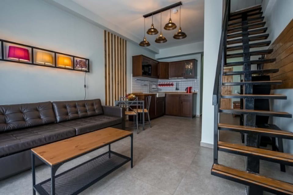 Kitchen or kitchenette, Seating area, Dining area