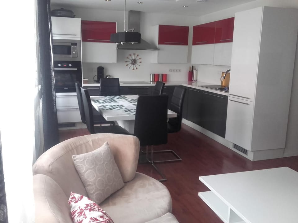 Coffee/tea facilities, Kitchen or kitchenette, Dining area
