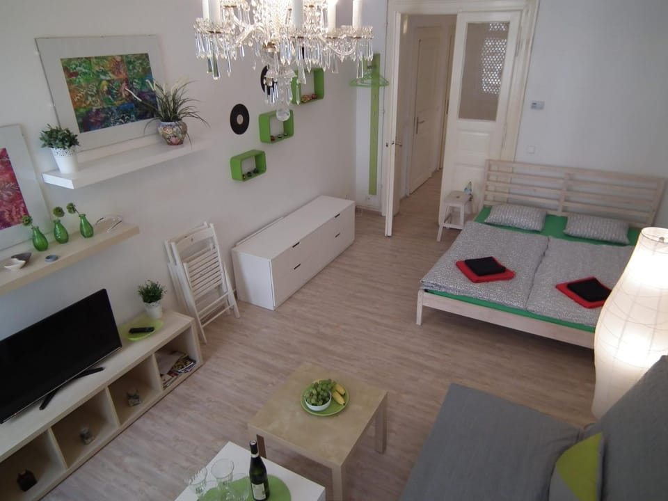 TV and multimedia, Living room, Bedroom