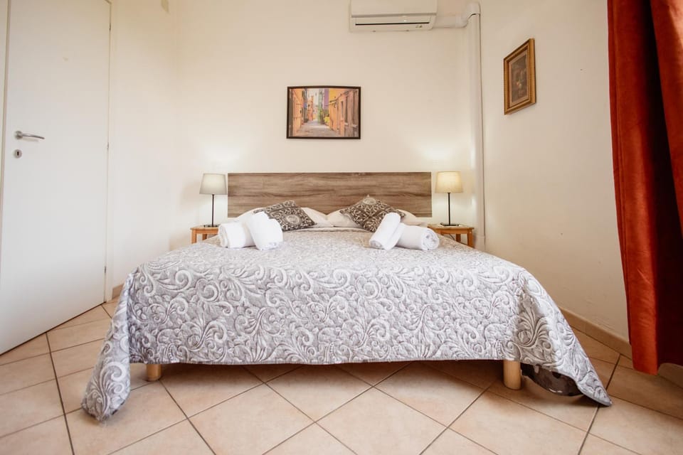 Bed, Photo of the whole room, Bedroom, towels, air conditioner
