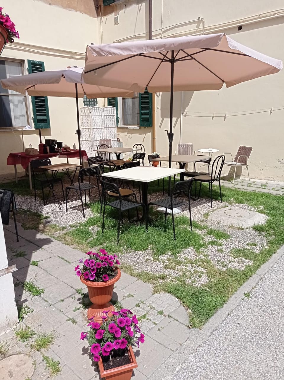 Restaurant/places to eat, Day, Dining area, Garden view