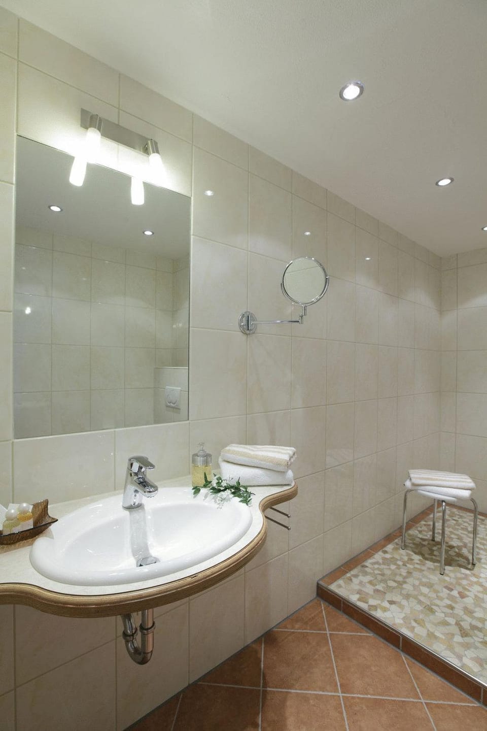 Shower, Kitchen or kitchenette