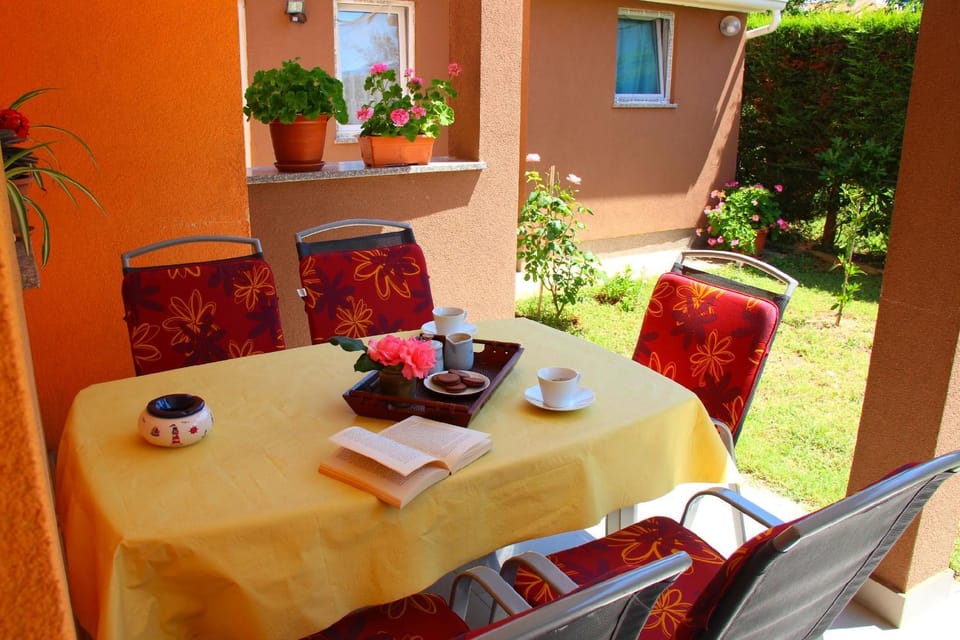 Garden, Balcony/Terrace, Photo of the whole room, Inner courtyard view
