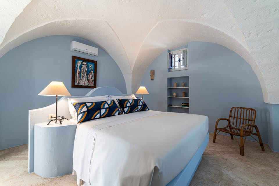 Bed, Photo of the whole room, Decorative detail, Bedroom
