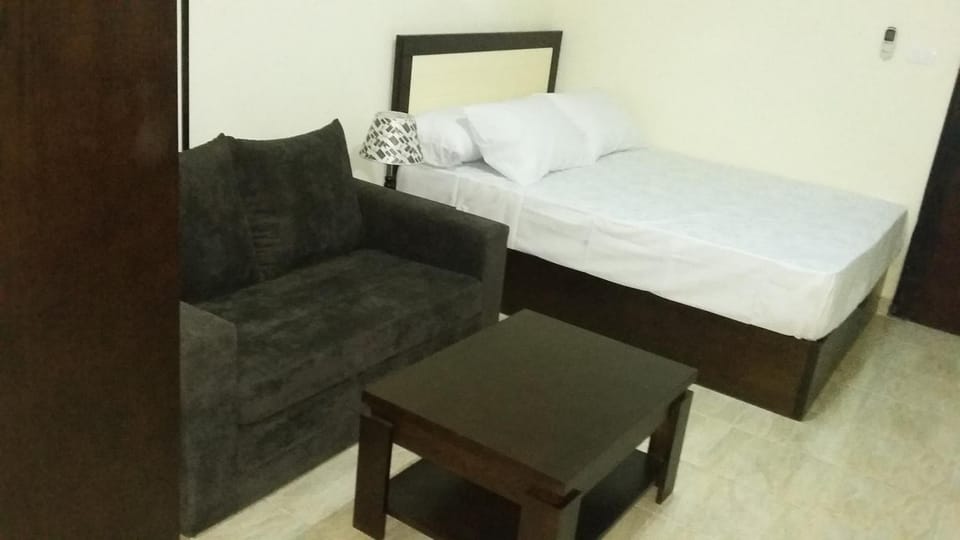 Bed, Photo of the whole room, Seating area