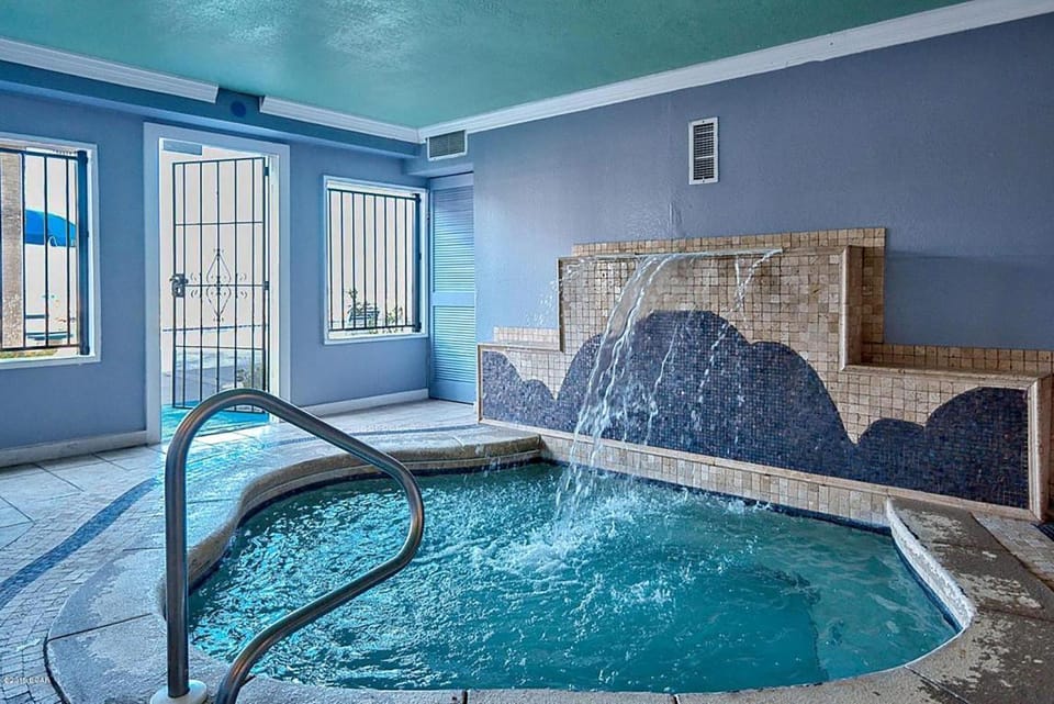 Regency Towers 623 House in Lower Grand Lagoon