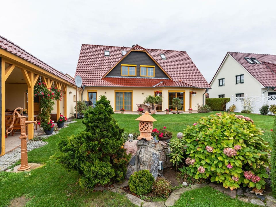 Property building, Garden