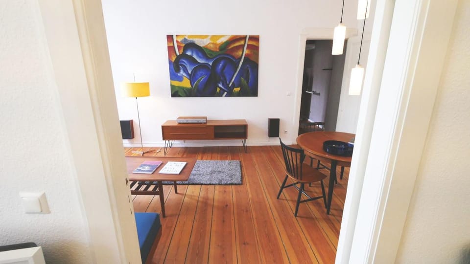 Living room, Photo of the whole room