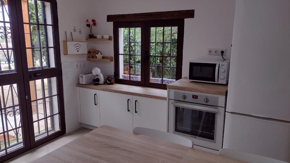 Kitchen or kitchenette, dishwasher, minibar, pet friendly, stove, toaster