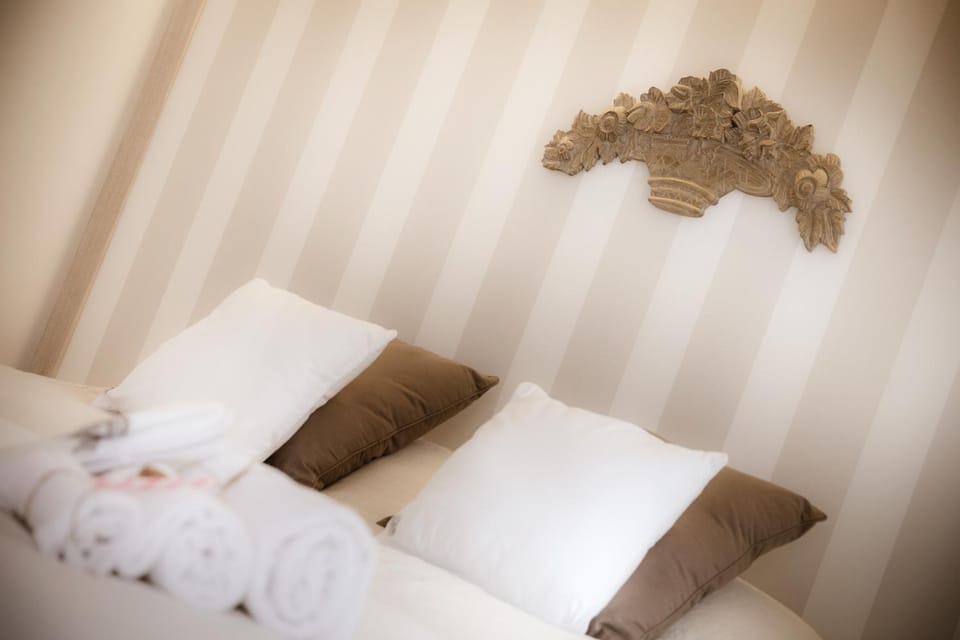 Bed, Decorative detail
