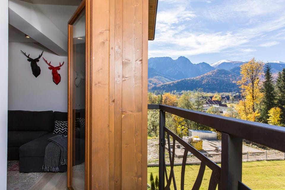 Balcony/Terrace, Mountain view