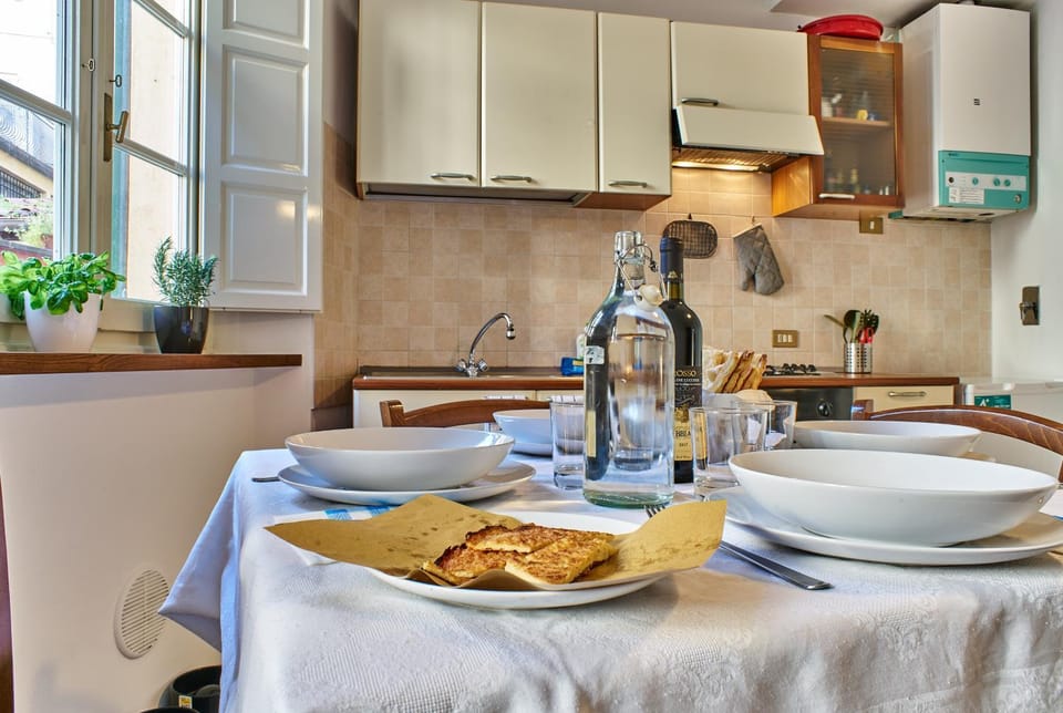 Kitchen or kitchenette, Dining area, Food, stove