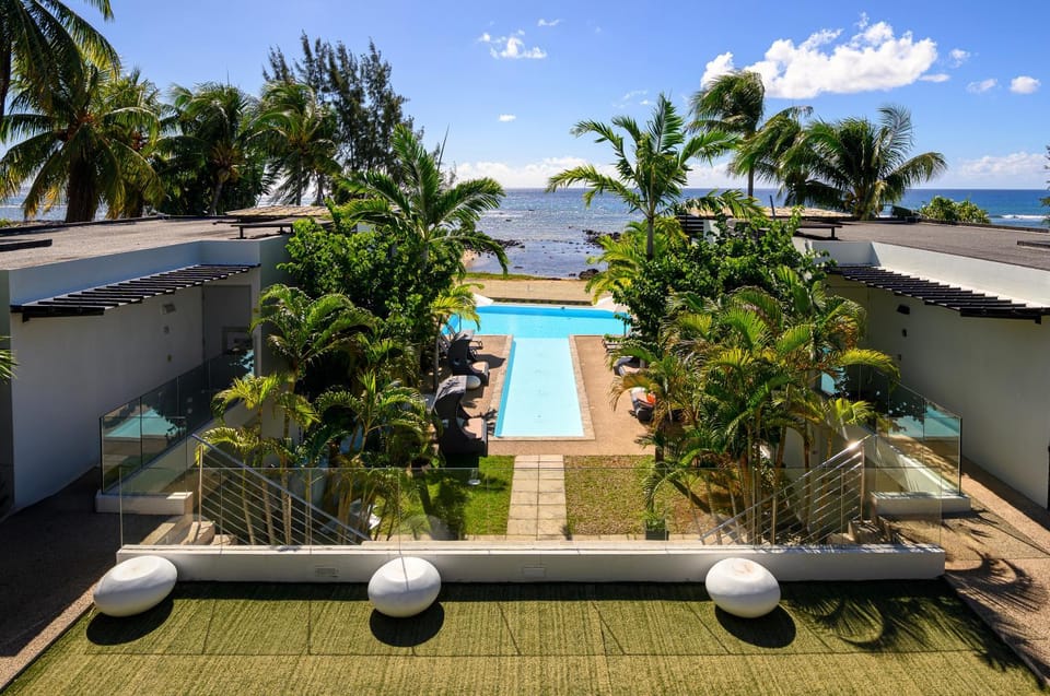 Pool view, Sea view
