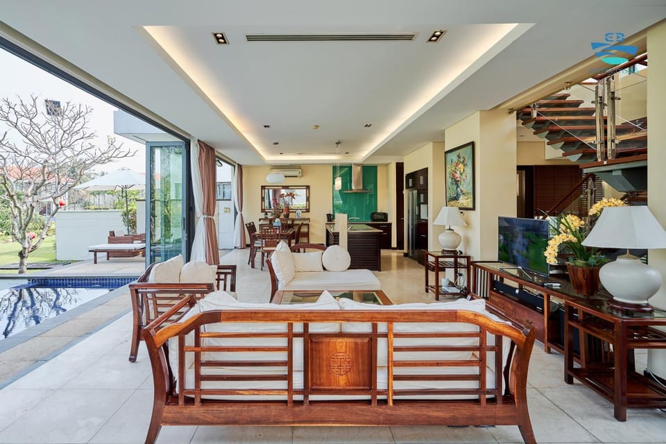 Communal lounge/ TV room, Living room, Seating area, Dining area