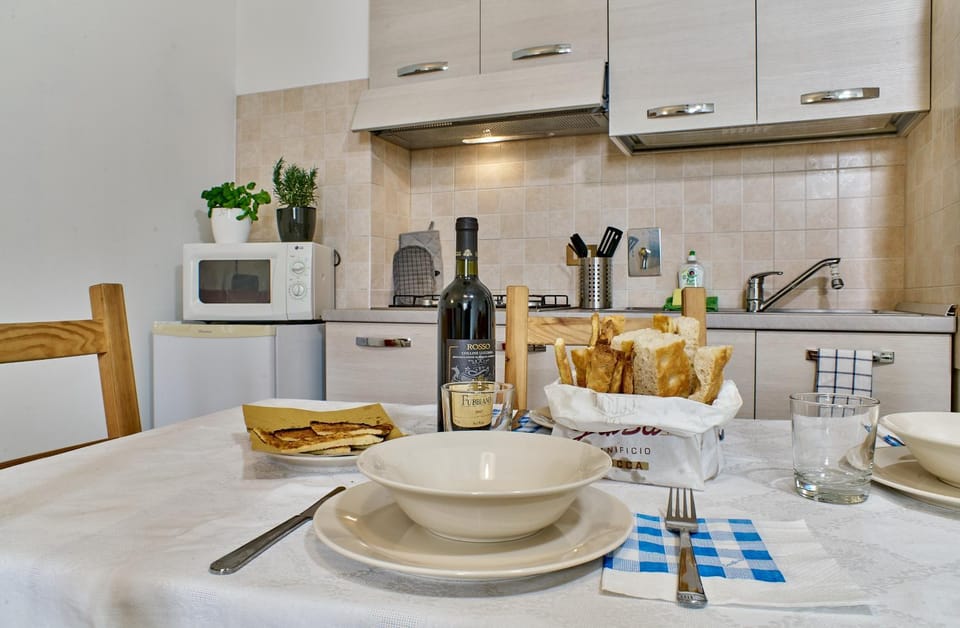 Food and drinks, Dining area, Food, Drinks, Alcoholic drinks