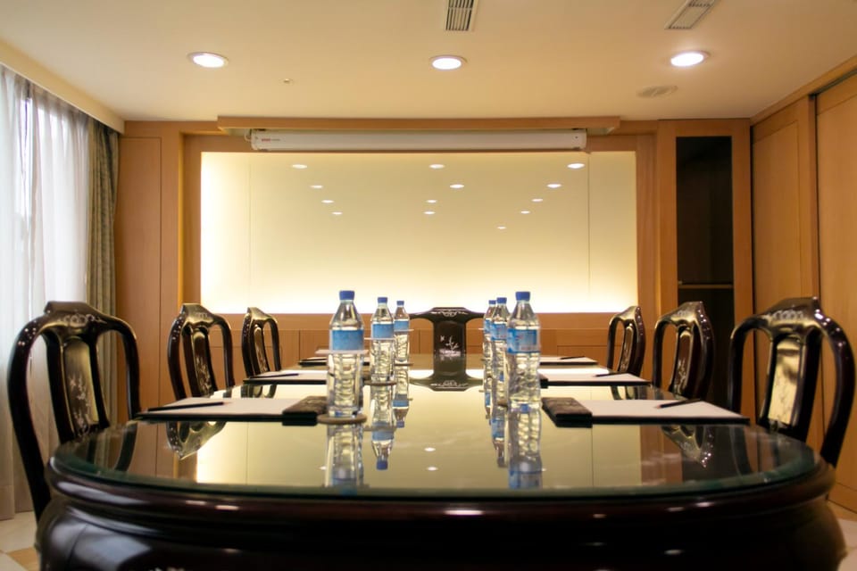 Business facilities, Area and facilities
