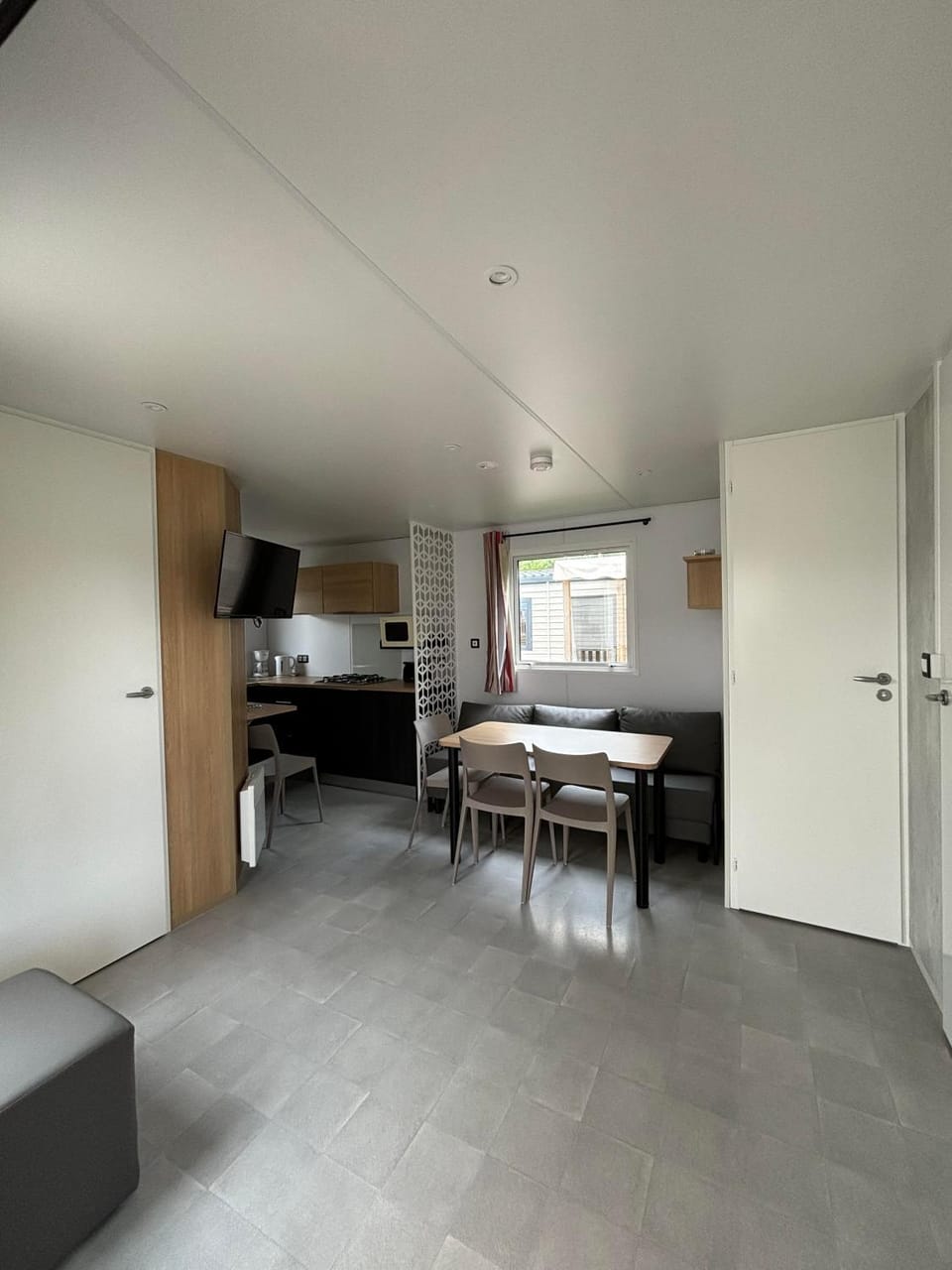 Living room, Seating area, Dining area, stove