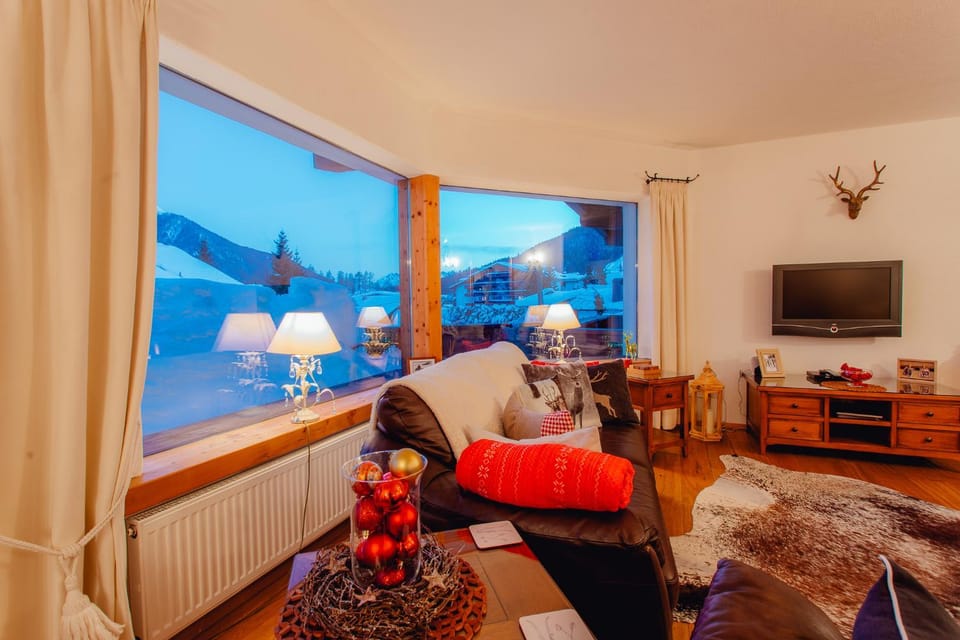 Living room, Mountain view