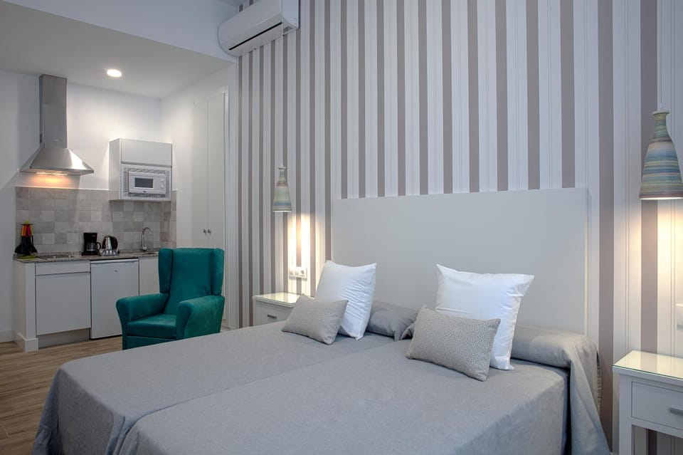 Kitchen or kitchenette, Bedroom
