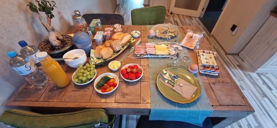 Breakfast, Breakfast, Continental breakfast, Continental breakfast, Buffet breakfast, Buffet breakfast